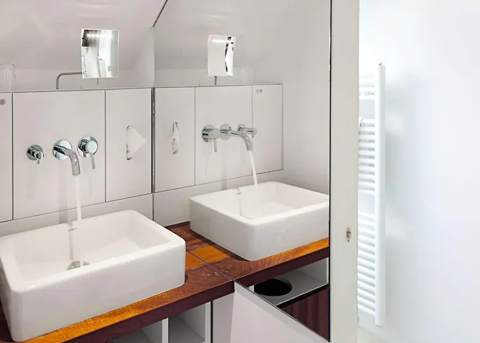 豪博圣约瑟夫酒店 4*